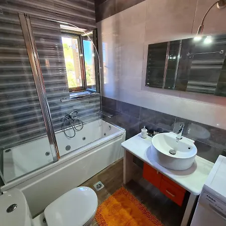 Leopolis Villas *